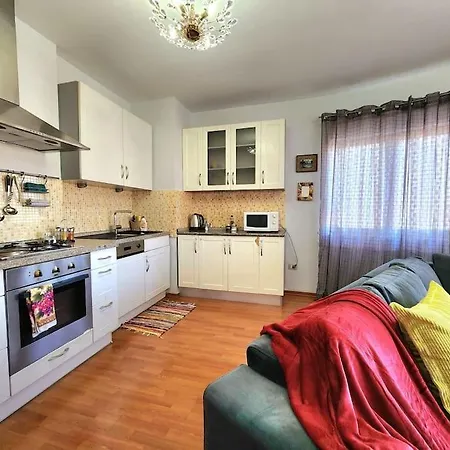 Ring Corner Flat W/ 24h Check In Tirana