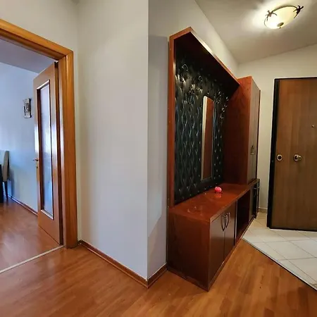 Ring Corner Flat W/ 24h Check In *