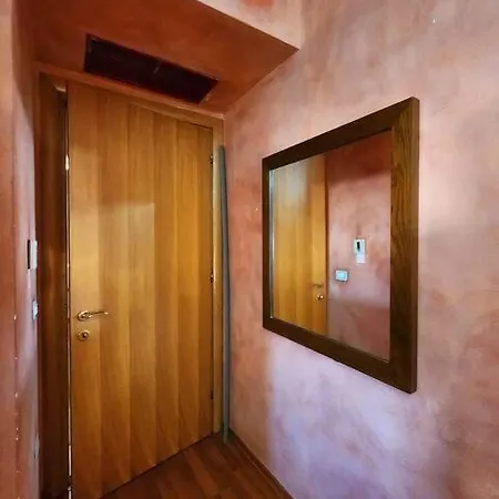 Ring Corner Flat W/ 24h Check In *