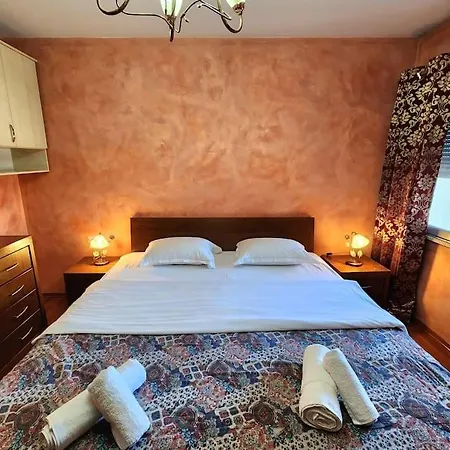 Ring Corner Flat W/ 24h Check In * Tirana